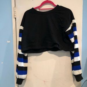 Crop top with stripped sleeves